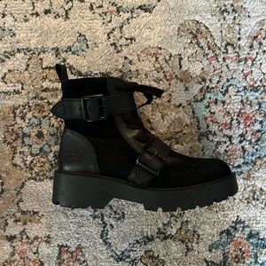 UGG Zorrah Boots sz 7
